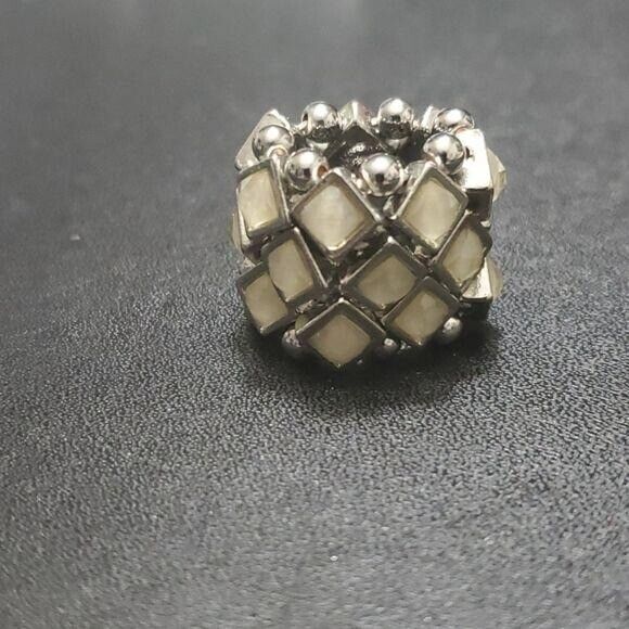 Silver tone cream ring - Picture 3 of 8